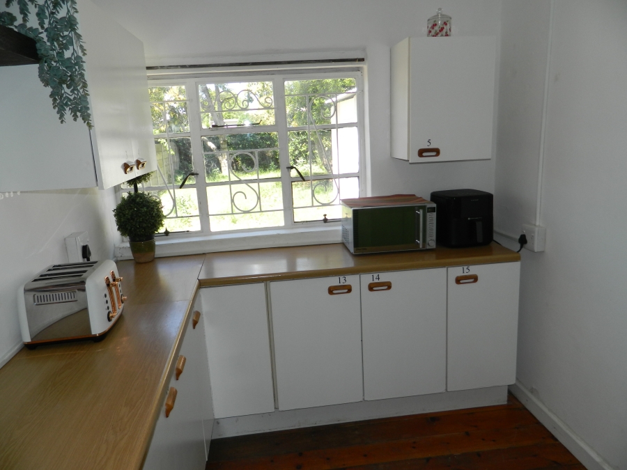 To Let 5 Bedroom Property for Rent in Esterville Western Cape